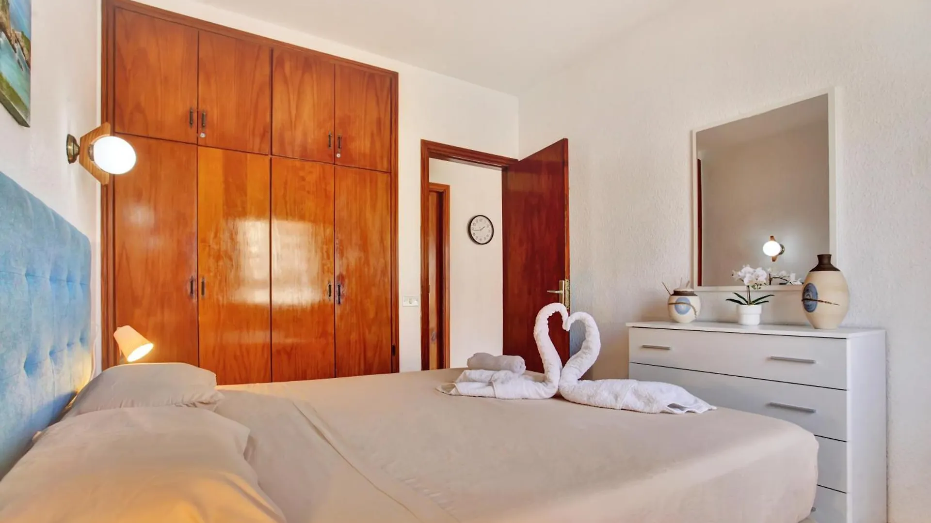 Апартаменты Atlantic Holidays, 170M From The Ocean Лос Кристианос Испания