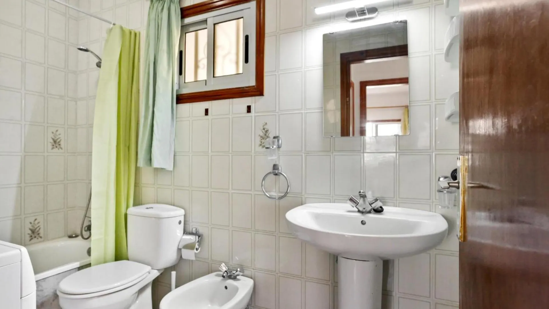 Апартаменты Atlantic Holidays, 170M From The Ocean Лос Кристианос